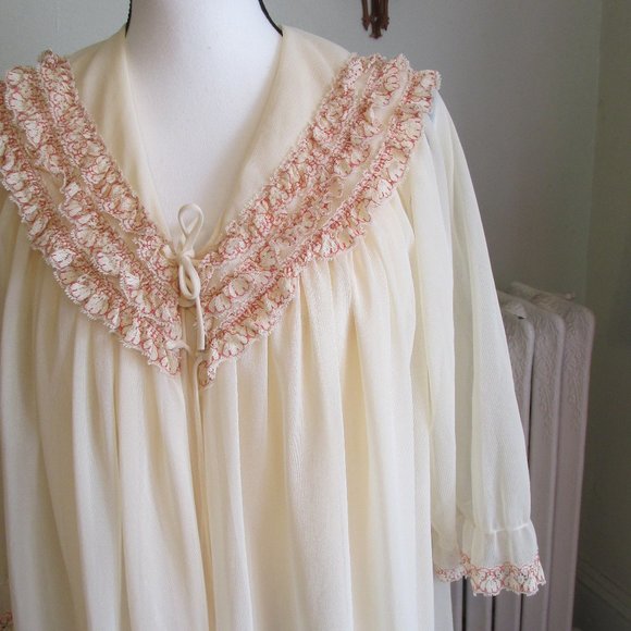 Vintage Sheer Romantic Night Gown And Robe - Picture 3 of 7